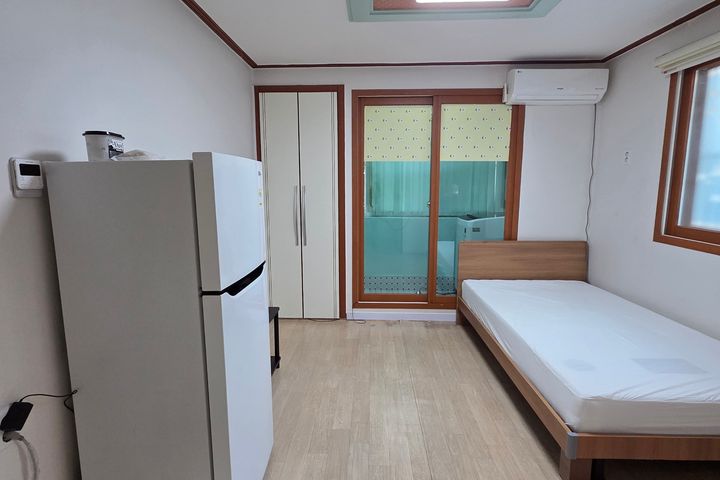 Neat studio apartment in Gokseon-dong, Suwon 1th image