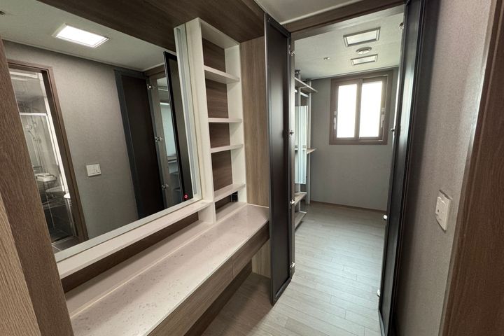 A clean house with a good view. 7th image