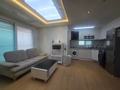 Clean Gaebong-dong unit with a small terrace 5th image