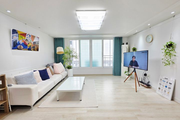 Three-room apartment in the prime location of 1th image