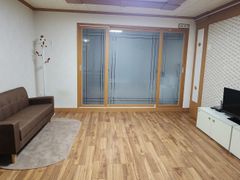 Comfortable, fully furnished 3-room unit 12th image