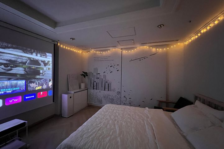 Movie room 13th image