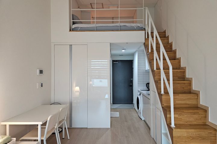Gasan Station. Clean, well-secured duplex. 5th image