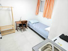 Clean studio apartment in a triple station ar 10th image