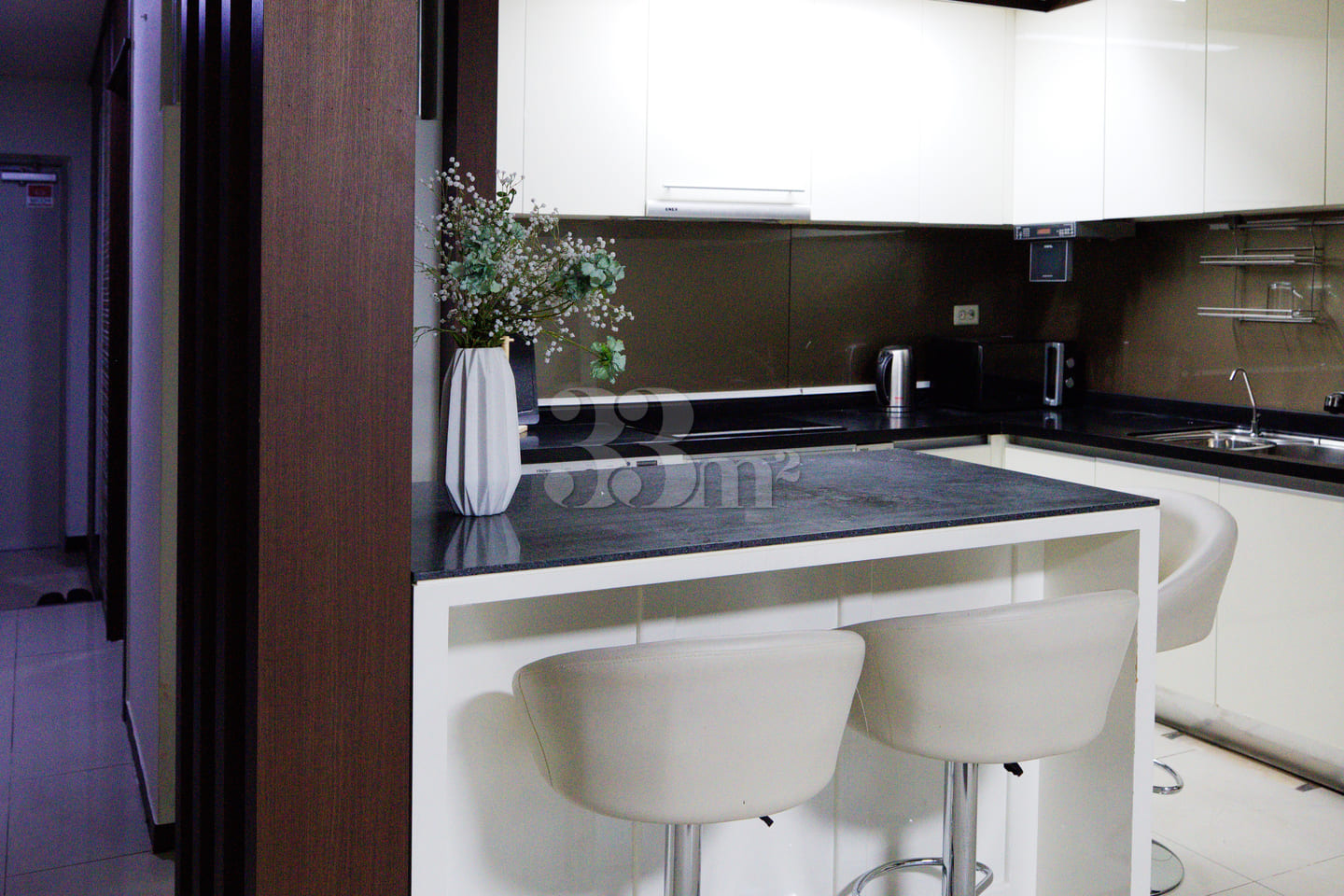 Luxurious three-bedroom, fully furnished 9th image