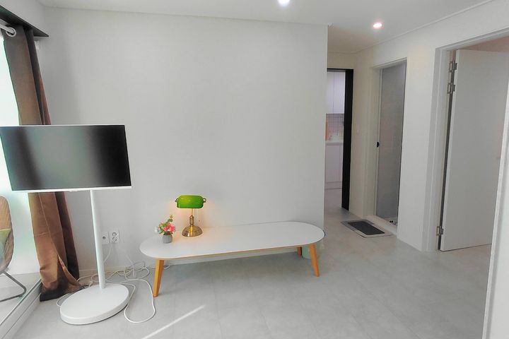 Apartment near Suseongmot Lake 1th image