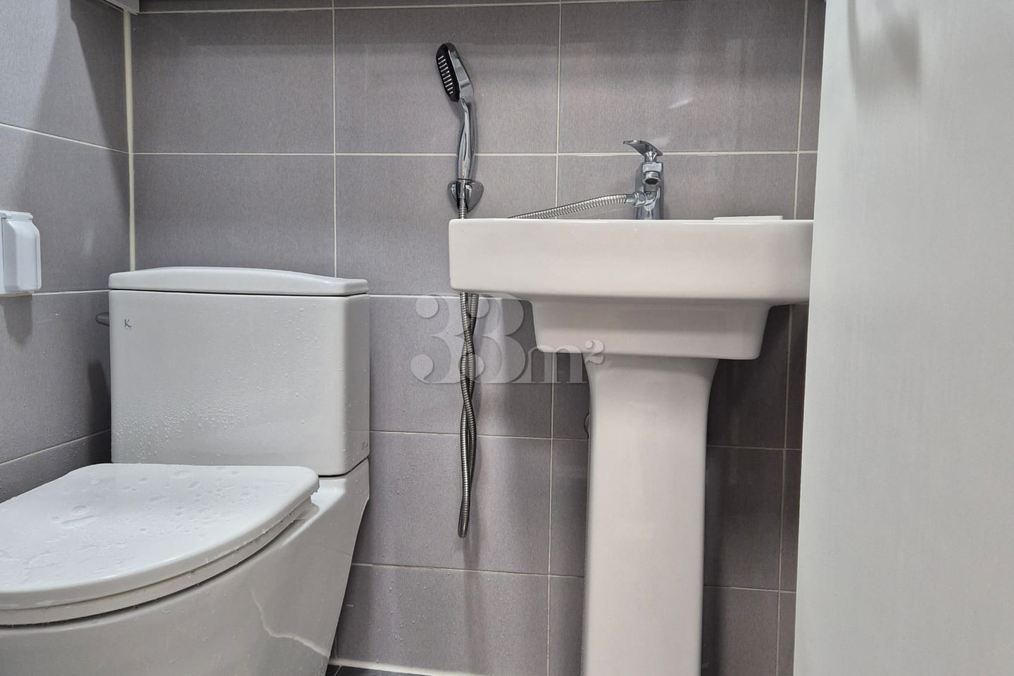 Newly built, pleasant, and in excellent condi 8th image