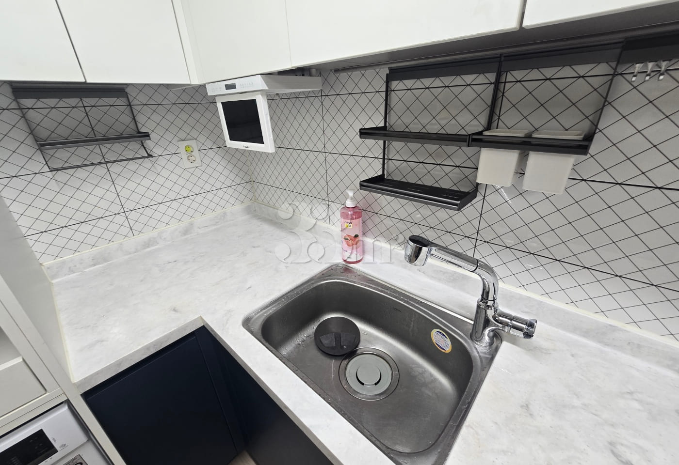 Two-room unit near the airport entrance, by t 7th image