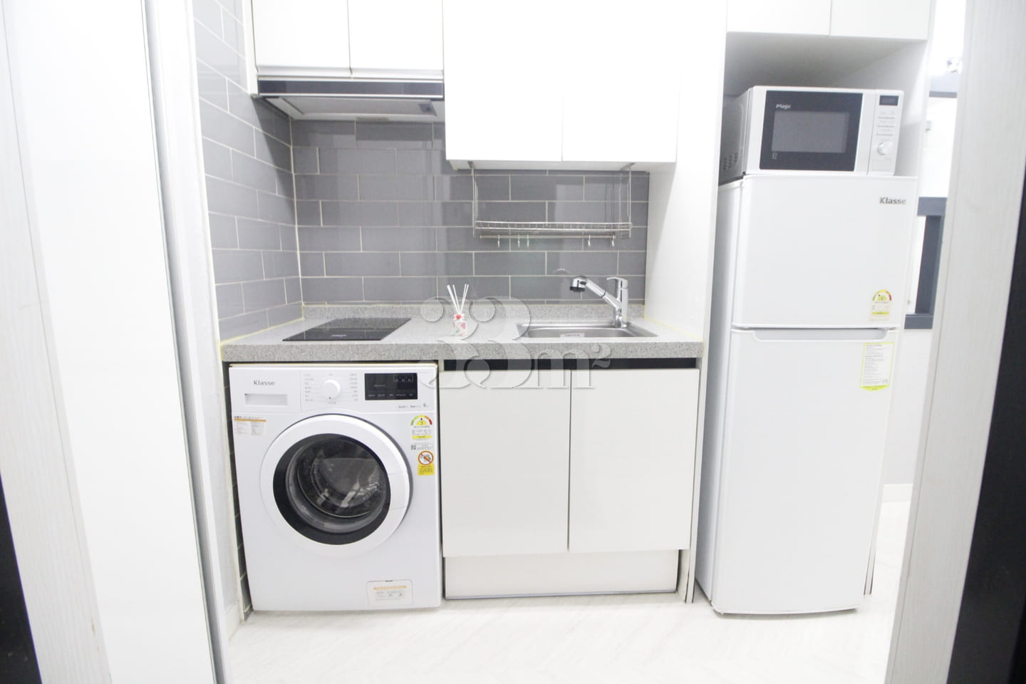 Spacious studio apartment – best value for mo 3th image