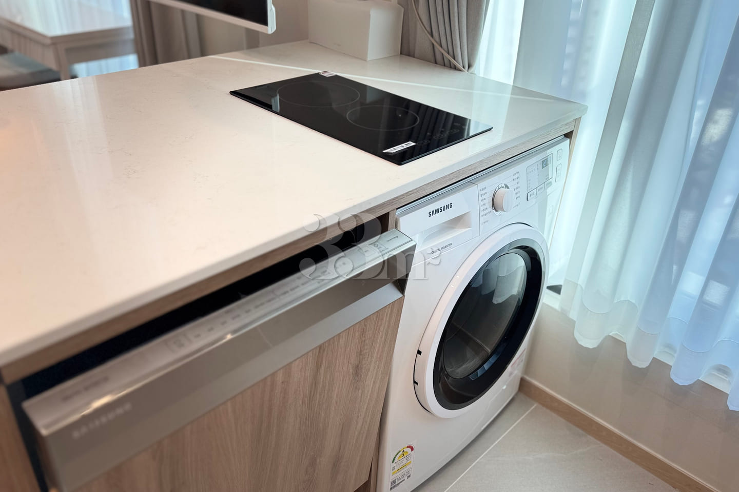 Luxury 10th-floor unit in the city center 13th image