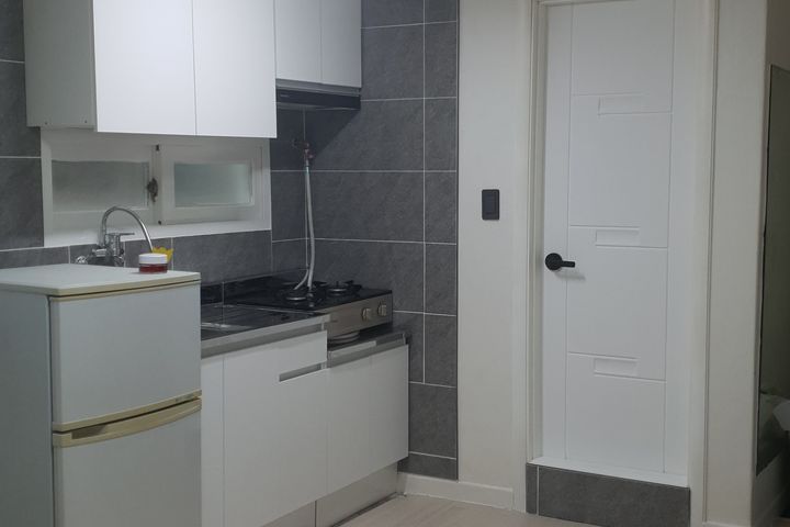 Modern Studio Apartment in Suwon Jangan-gu A 6th image