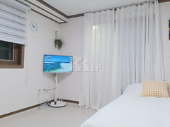 2nd Floor White Studio 4th image