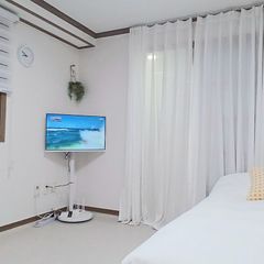 2층 화이트 원룸 방 이미지
