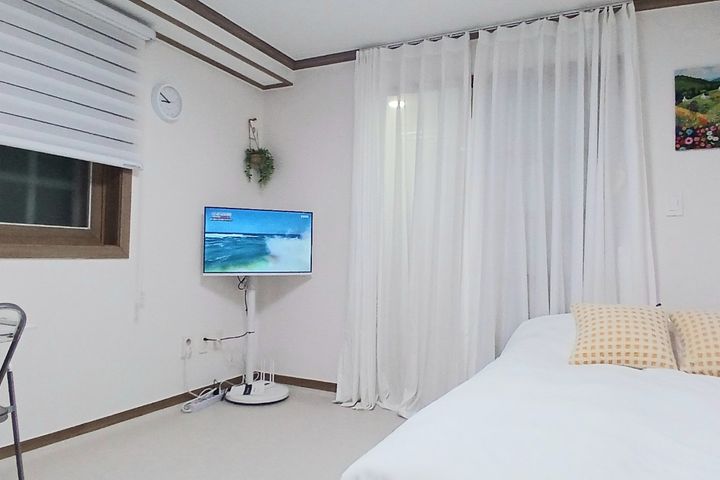 2층 화이트 원룸 0번째 이미지