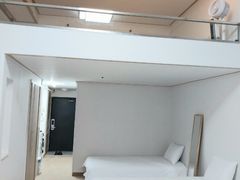 W House 5th image