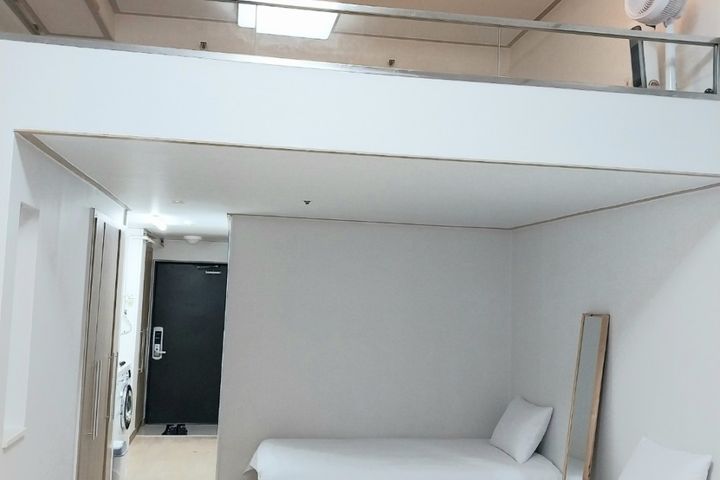 W House 5th image