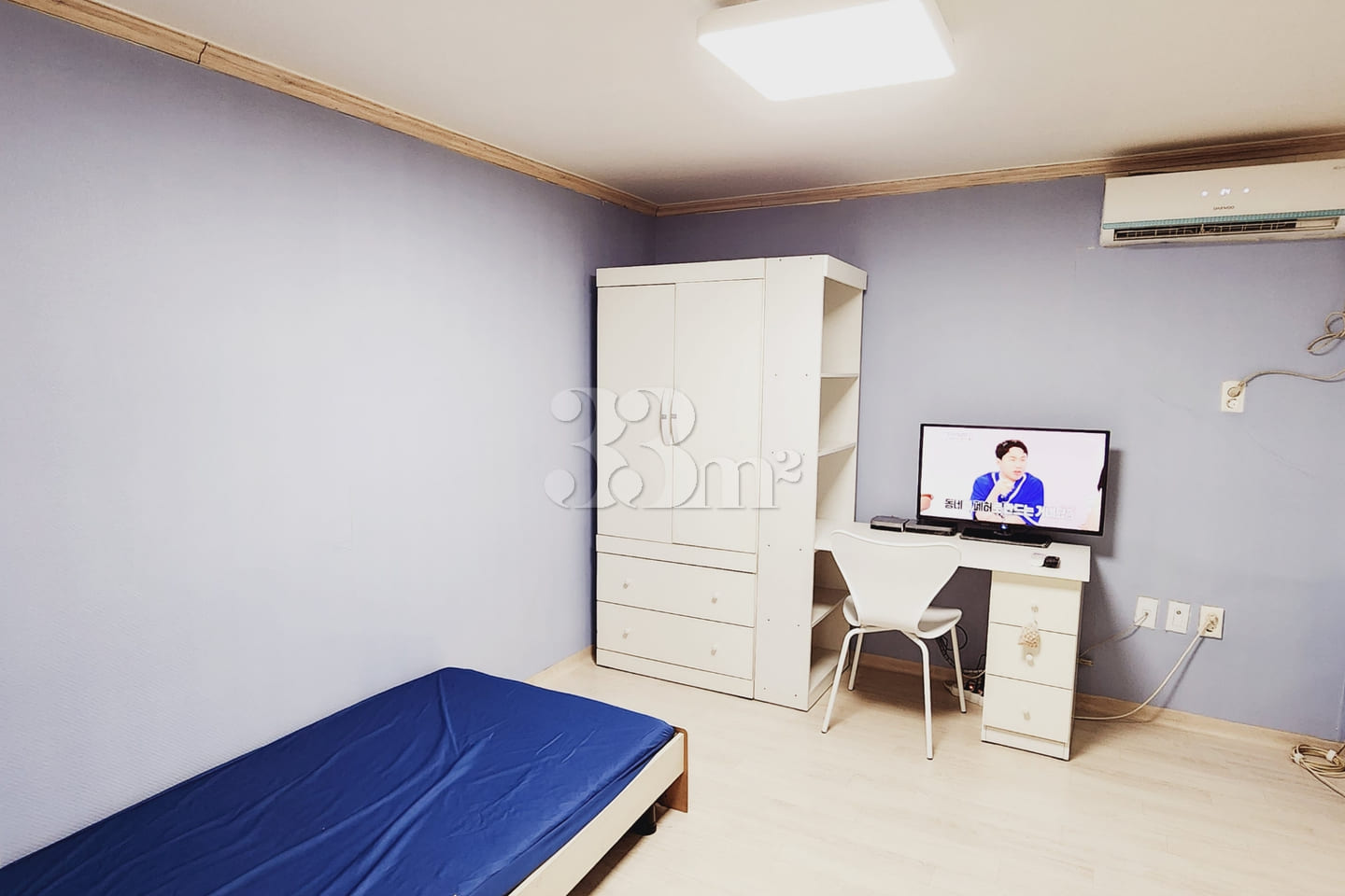 Fully furnished studio (Unit 4) with parking  0th image