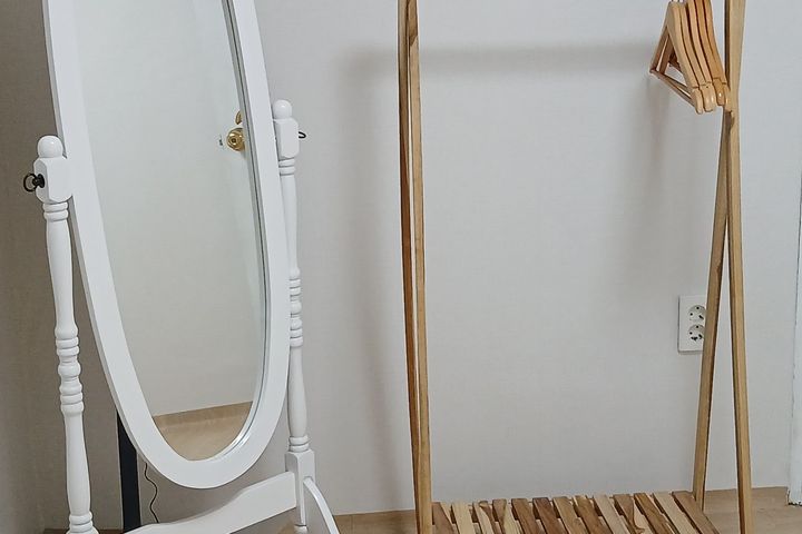 A sun-drenched two-room apartment. 2th image