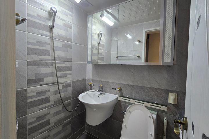 Clean two-room apartment near Yeonsinnae Stat 10th image