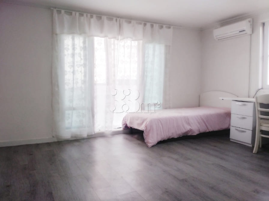 Large studio for 4 people (queen bed) 2th image
