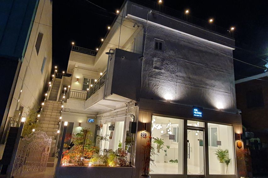 광장로 하얀집 102호