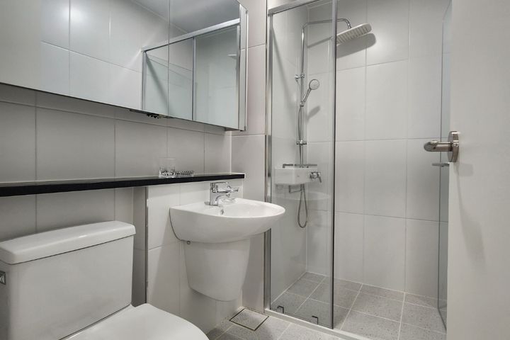 Brand-new, spacious two-room unit; parking av 12th image