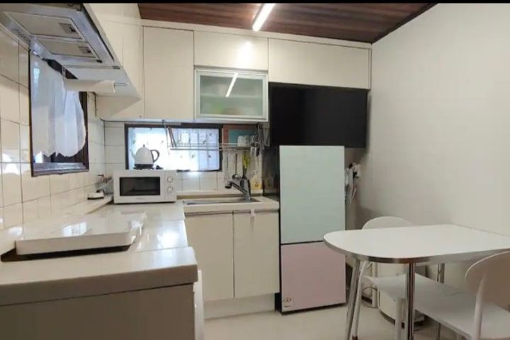 Two-bedroom apartment, 5-minute walk from Ewh 8th image