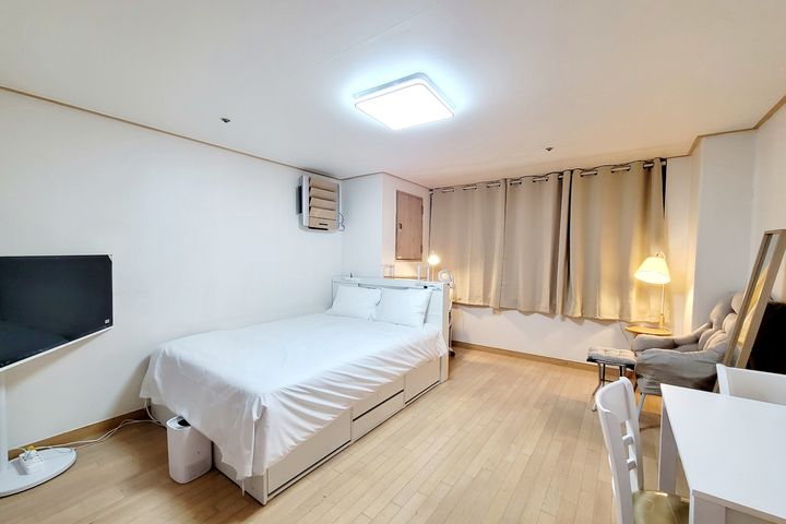 🤵 High-rise view near Sinchon Station (Unit 1th image