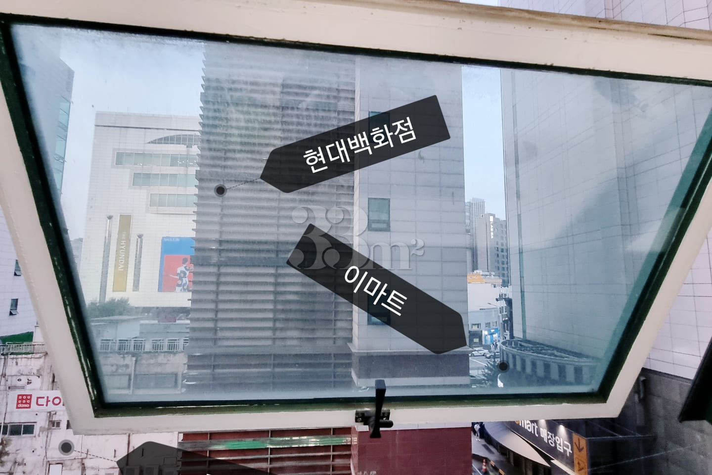 Great location in Sinchon; spacious room. 5th image