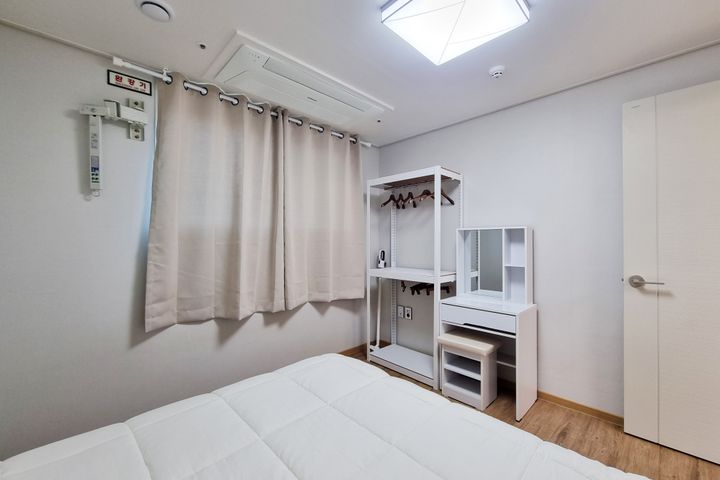 [Sinjeongnegeori Station] 2-room 7th image