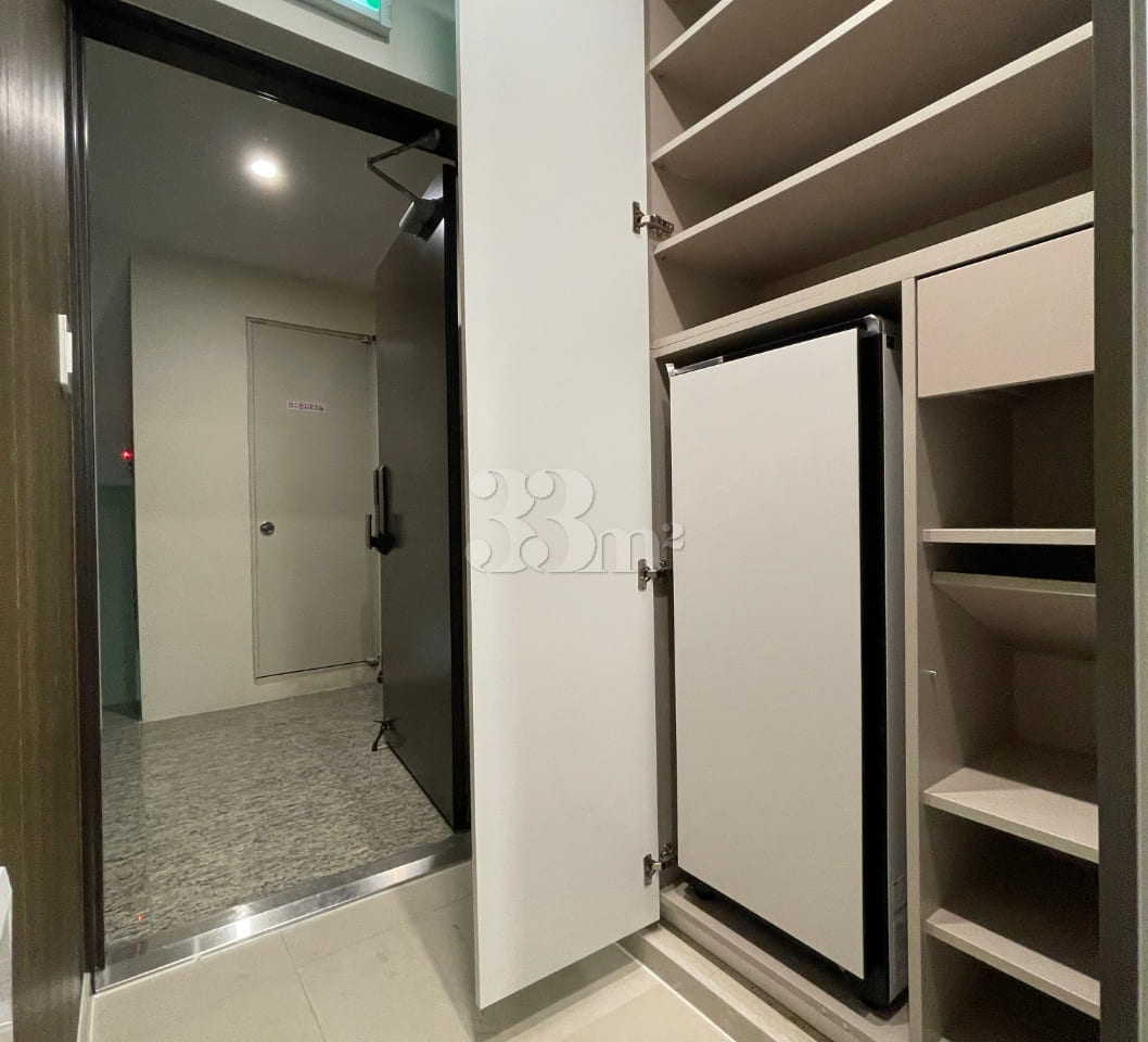 2-room unit near Centerfield Intersection 14th image