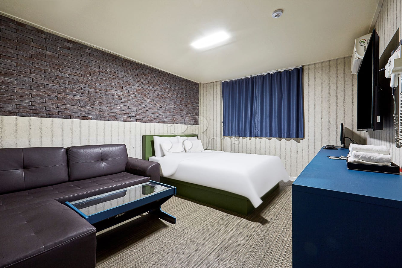 Suwon's Best Accommodation with a Whirlpool B 4th image