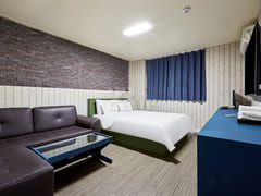 Suwon's Best Accommodation with a Whirlpool B 1th image