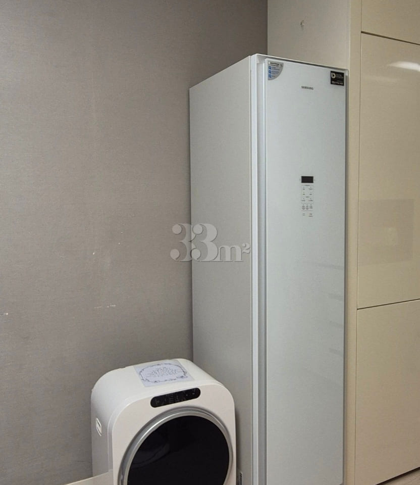 Fully furnished unit near DMC Station and Hon 4th image