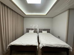 60-Pyeong Penthouse with Large Terrace 16th image