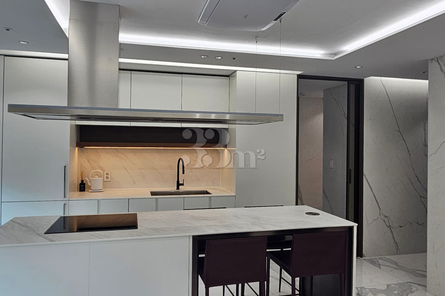A comfortable and luxurious home. 3th image
