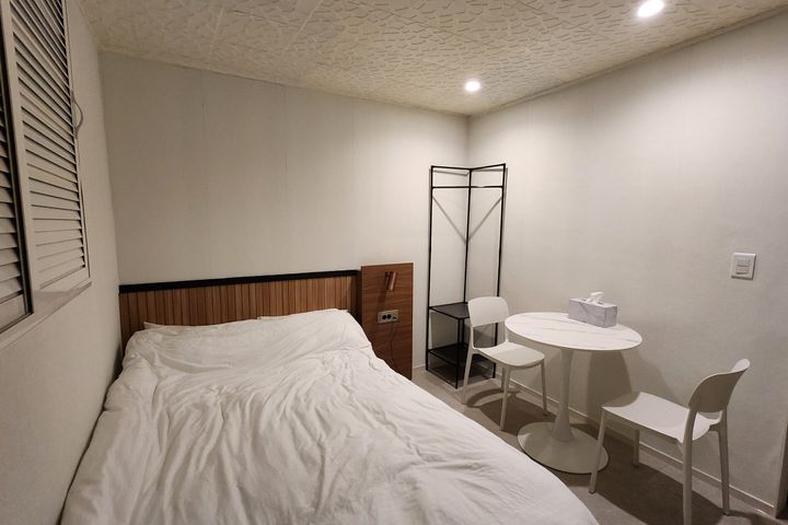 Stay near the intercity bus terminal 7th image