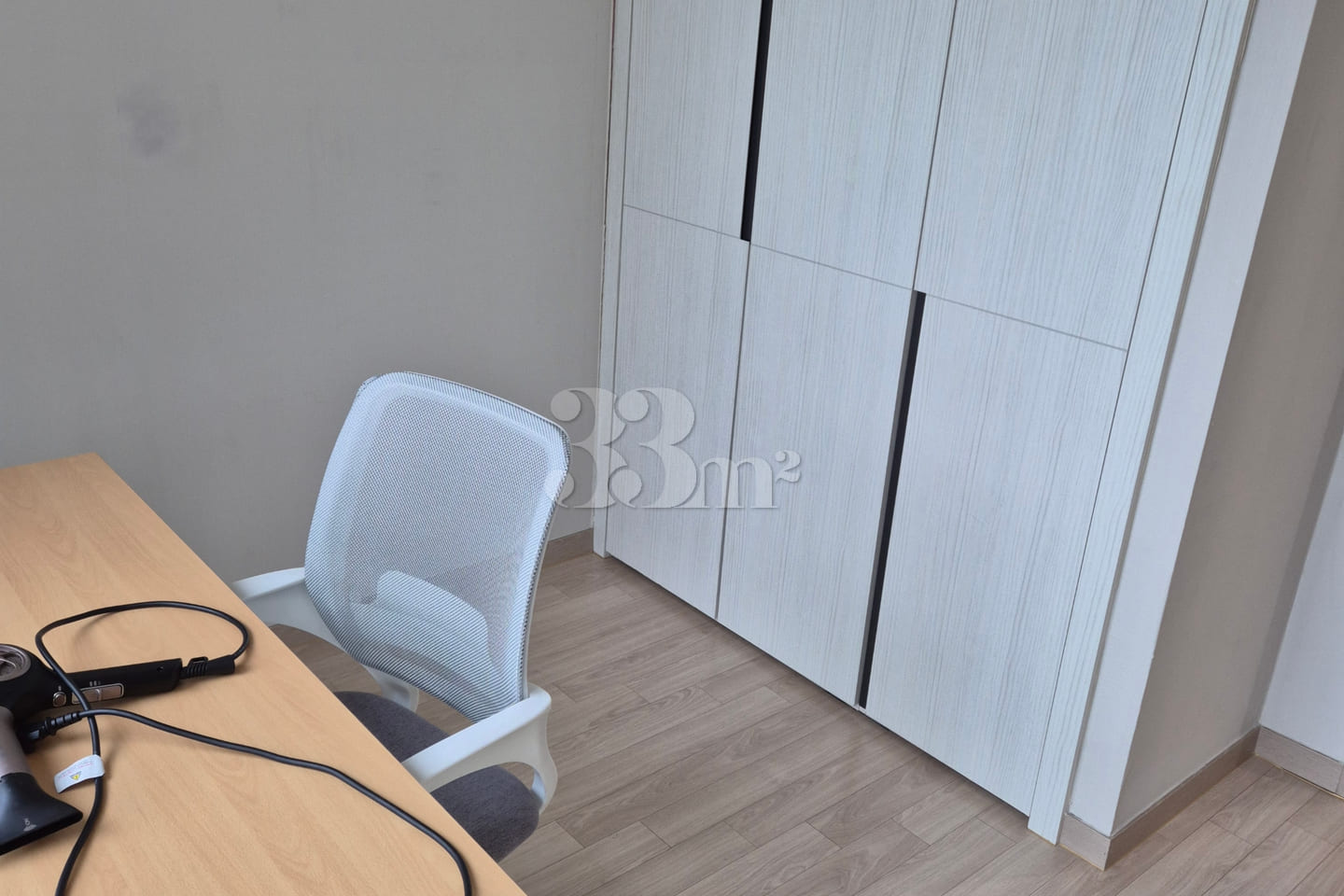 1.5-room unit with a spacious living room and 5th image