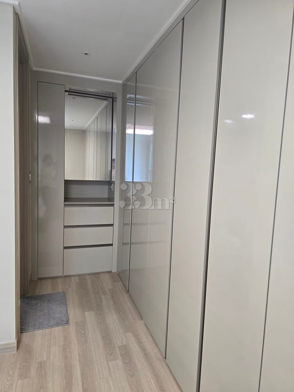 Songdo high-rise unit with 3 bedrooms and a s 7th image