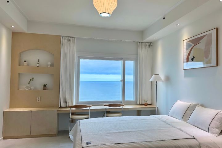 The best ocean view. 0th image