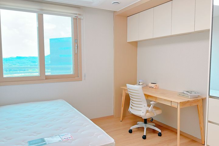 Gyeyang New Three-Room Apartment with Full Op 13th image