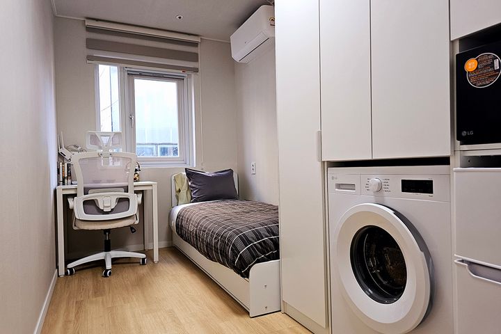 New Luxury Fully Furnished Unit 307 1th image