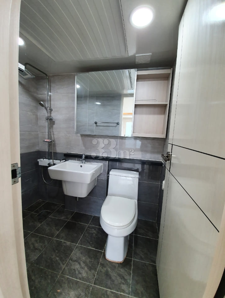 Clean and conveniently located (302) 6th image