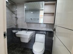 Clean and conveniently located (302) 6th image