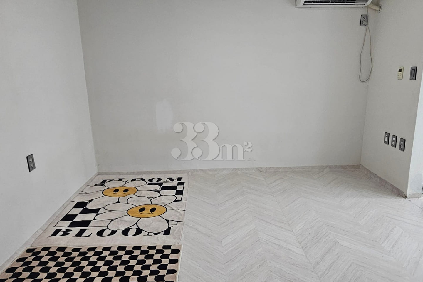 A studio apartment perfect for one person. 2th image