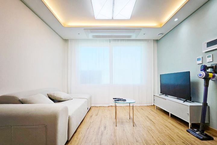 Fully furnished short-term rental 83 8th image