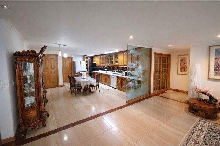 50-pyeong, three-bedroom apartment near a sub 7th image