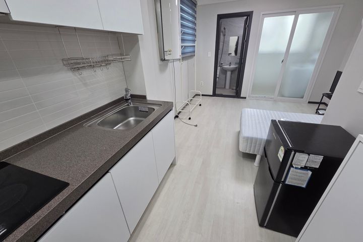 Studio apartment, 5-minute walk from Songtan 0th image