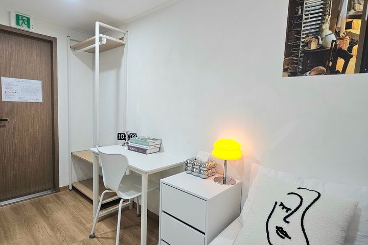 Fully furnished, just 30 seconds from Sinnonh 4th image