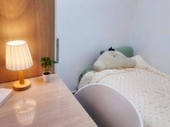 ROOM 318 0th image
